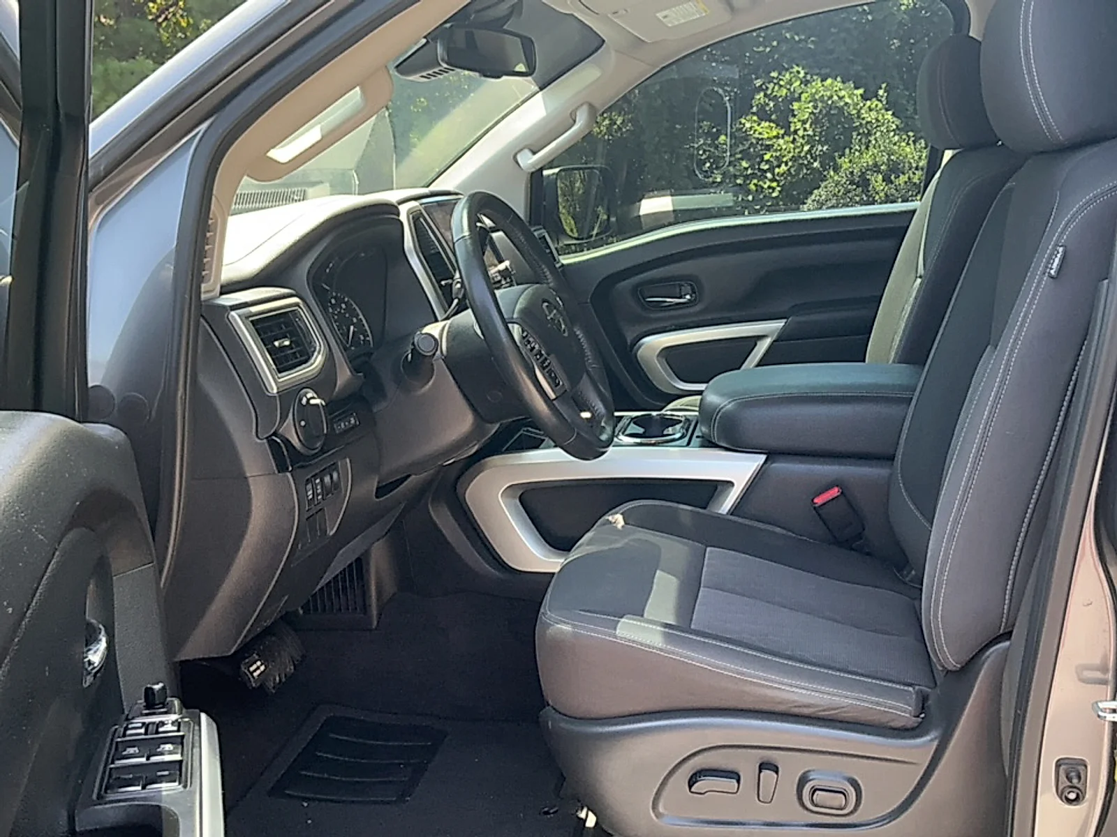 Used 2021 Gray Nissan Crew Cab SV 4x2 image 9