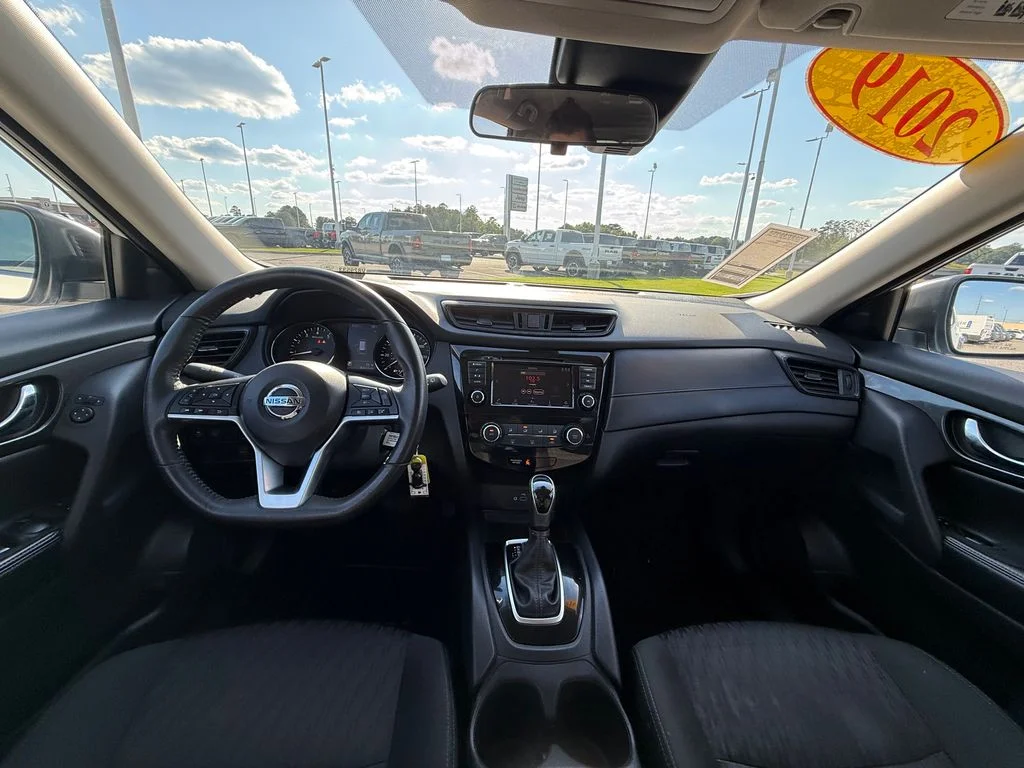 Used 2019 White Nissan S image 8