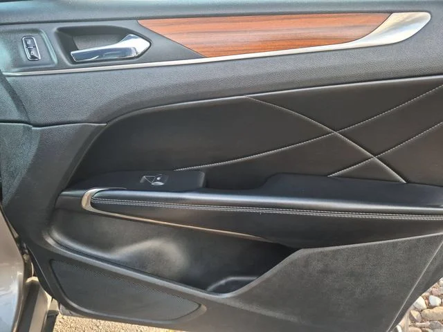 Used 2017 Silver Lincoln Reserve image 35