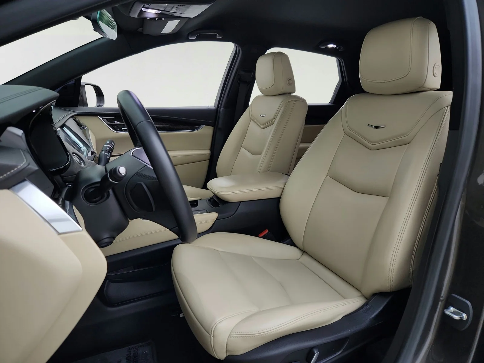 Used 2019 DARK MOCHA Cadillac FWD image 17