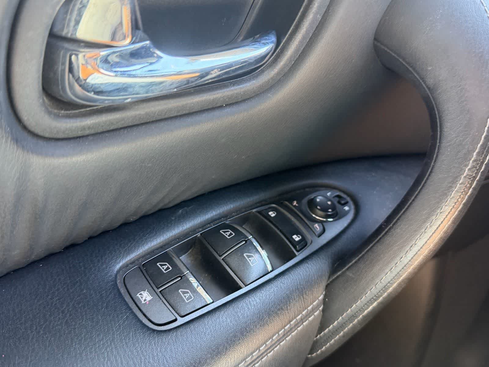 Used 2018 Gun Metallic Nissan SL image 18