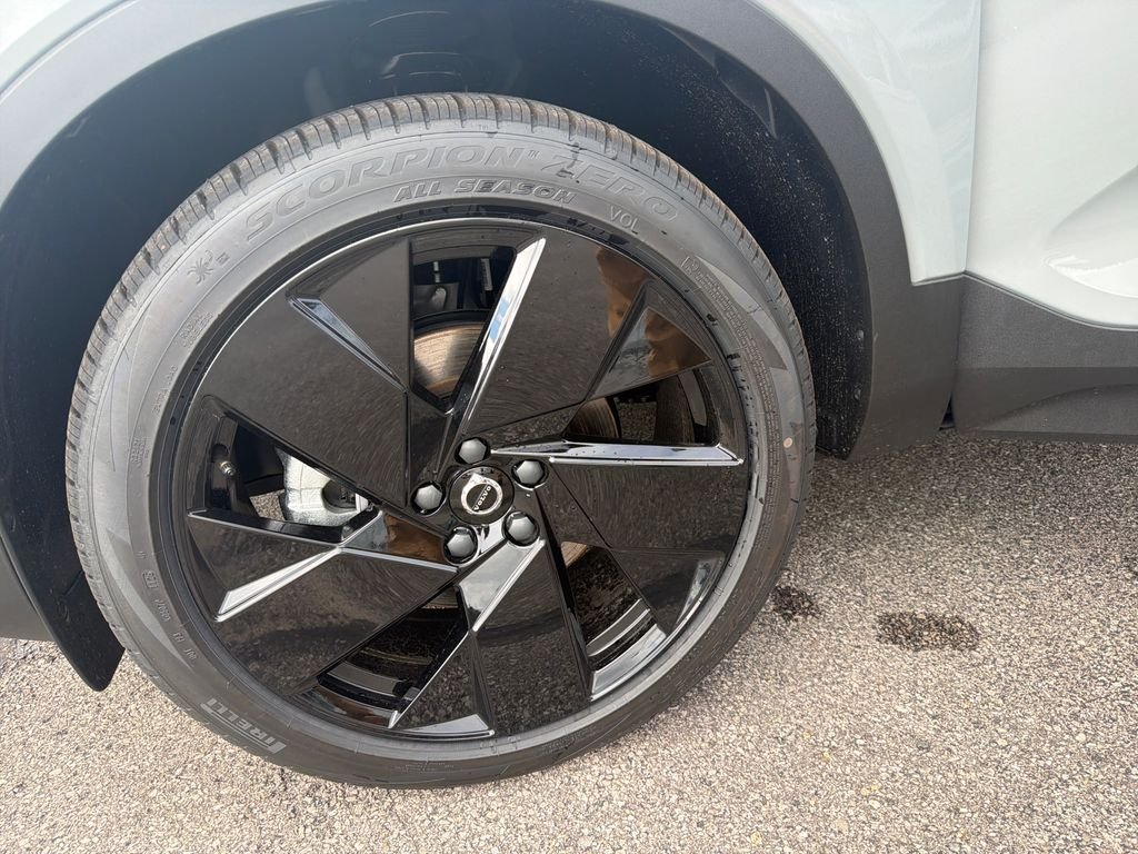 New 2026 Gray Volvo B5 Ultra Black Edition image 10