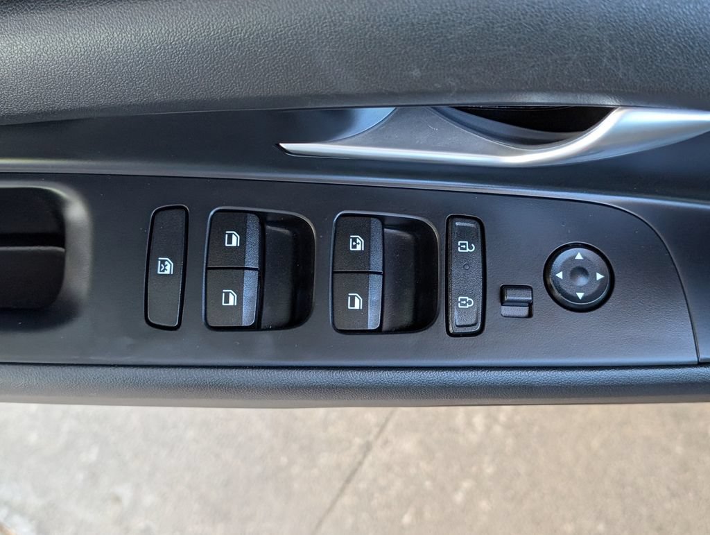 Used 2025 Black Hyundai SEL Convenience image 17