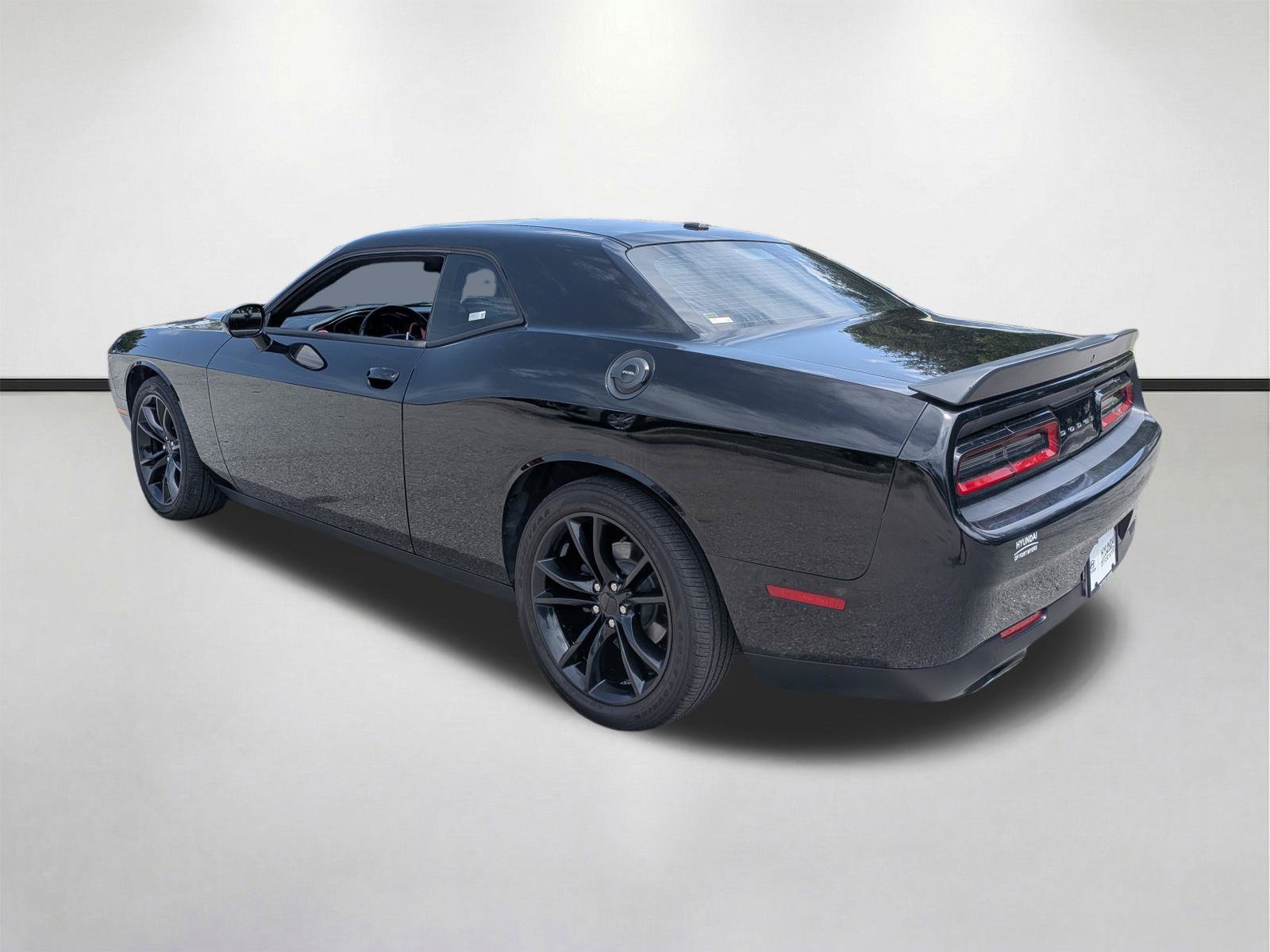 Used 2016 Pitch Black Clearcoat Dodge SXT image 6