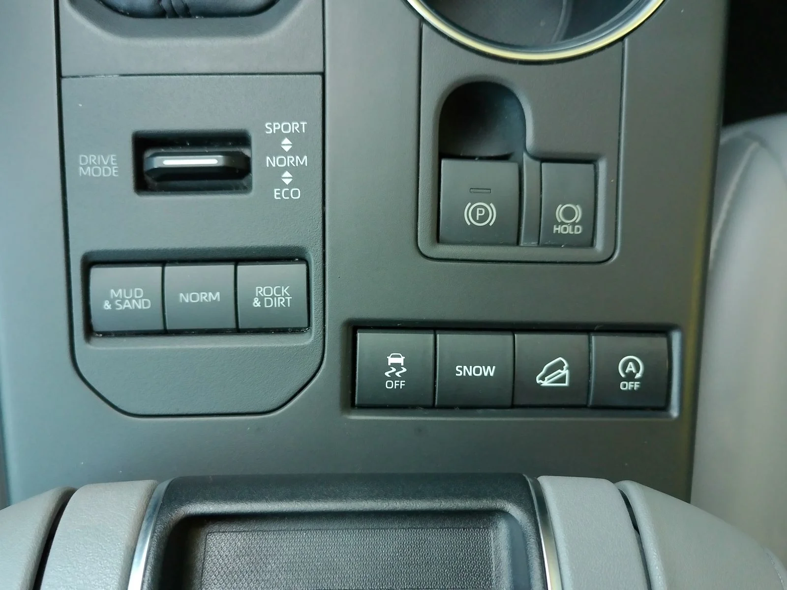 Used 2020 Silver Toyota XLE image 24