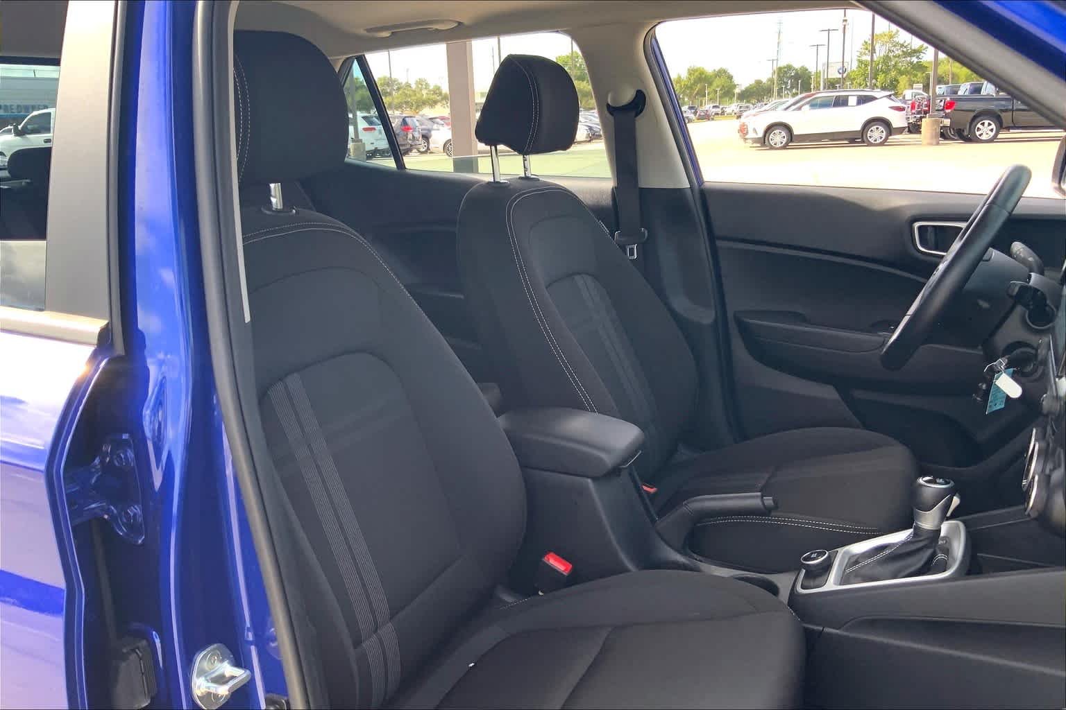 Used 2022 Intense Blue Hyundai SEL image 9