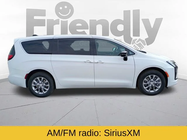 New 2027 White/off-white Chrysler Select image 4