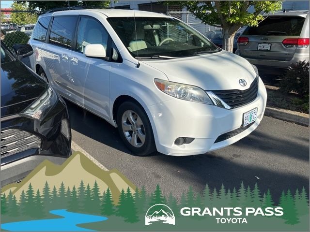 2013 Toyota Sienna LE V6 7-Passenger Access Seat's photo