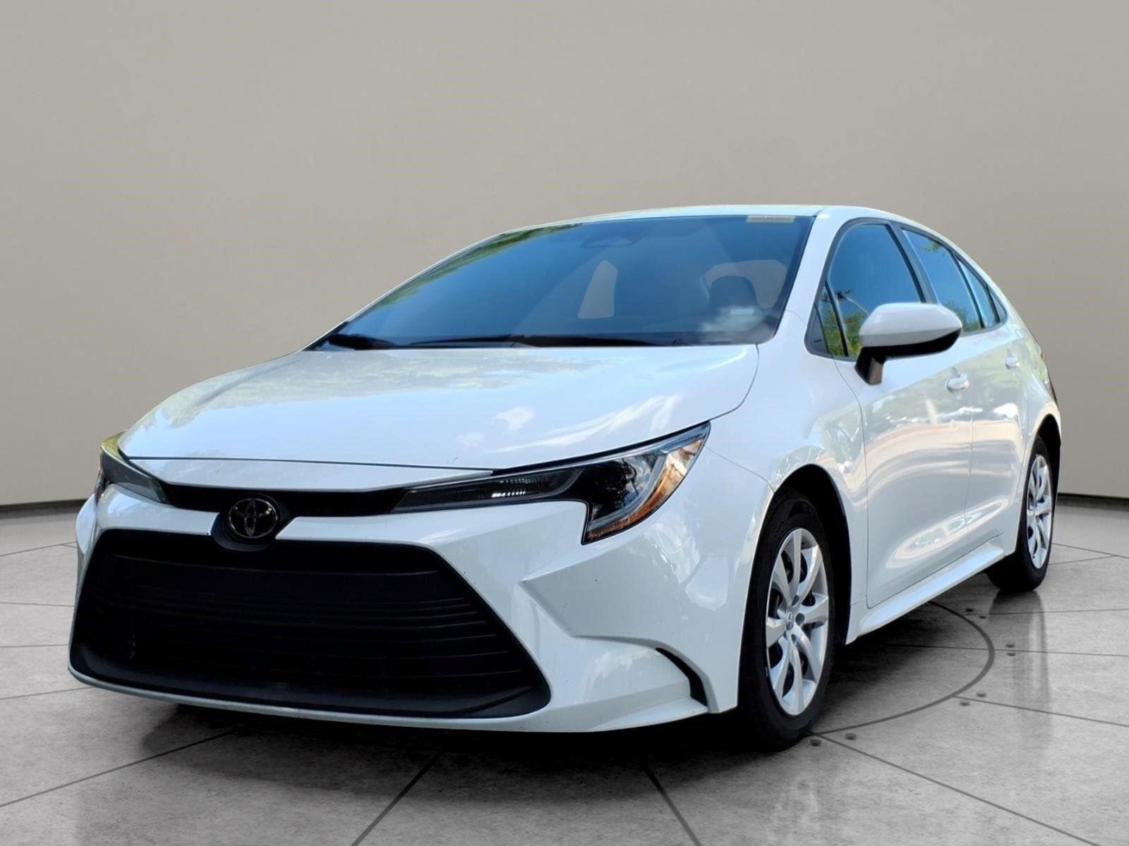 Used 2024  Toyota LE image 1
