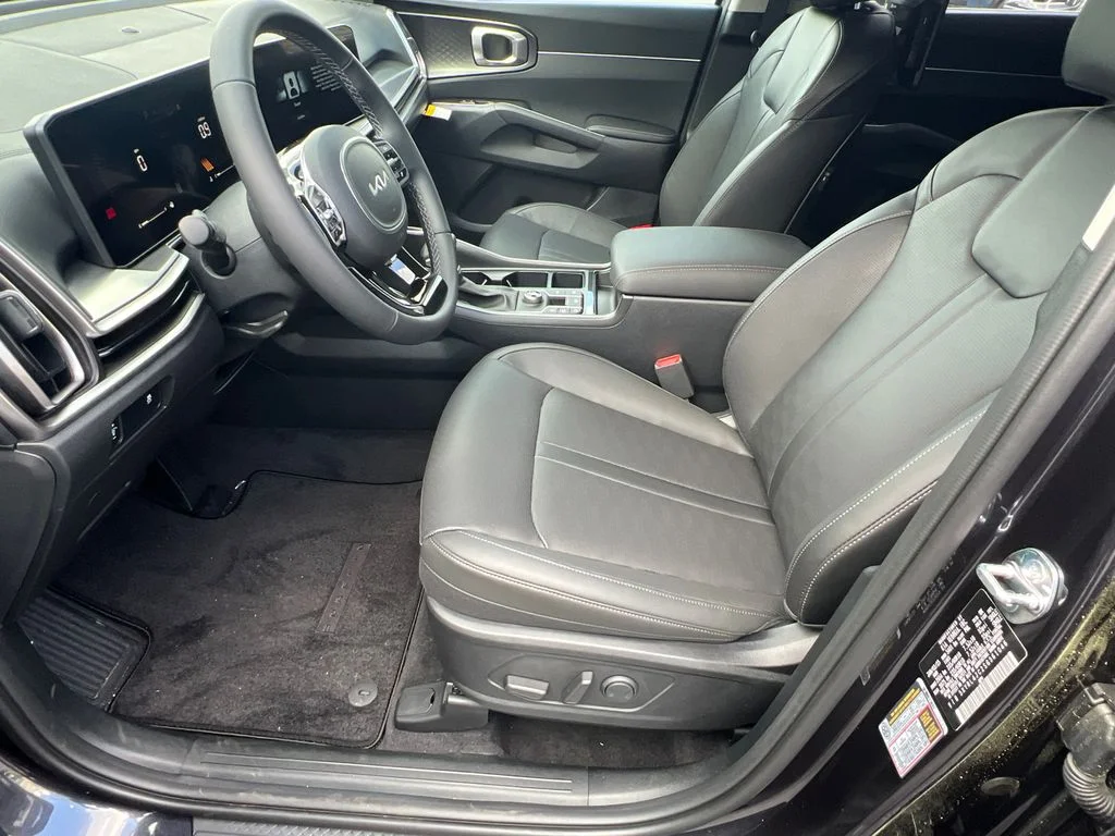 2025 Kia Sorento S - Photo 9