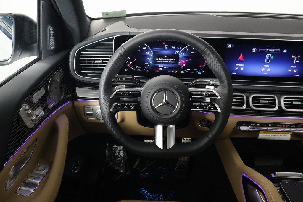 New 2026 MANUFAKTUR Moonlight White Metallic Mercedes-Benz GLS 450 image 3