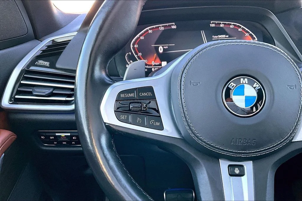 Used 2021 White BMW xDrive40i image 11
