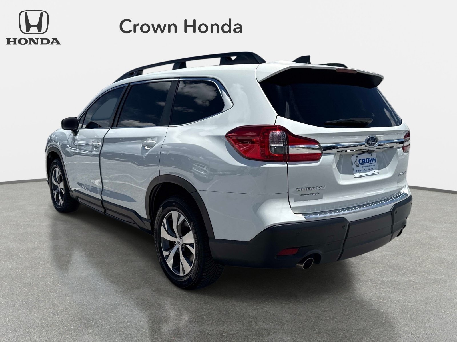 Used 2022 Crystal White Pearl Subaru Premium image 3