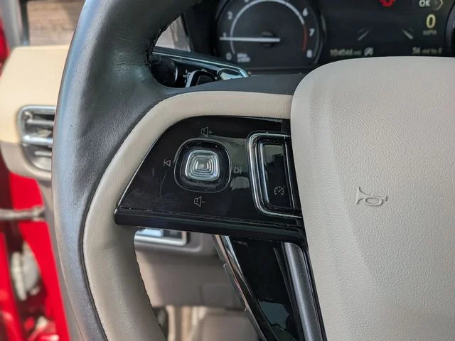 Used 2020 Red Lincoln Reserve image 16