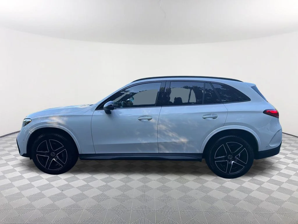 Used 2024  Mercedes-Benz GLC 300 image 8