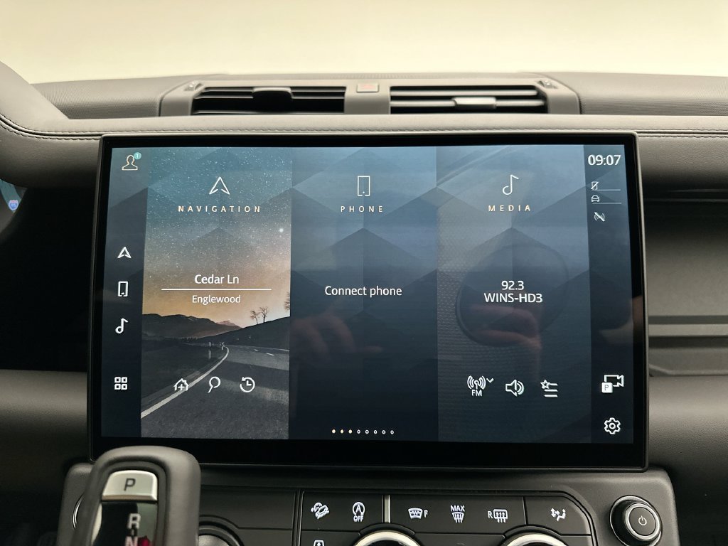 New 2026 Fuji White Land Rover X-Dynamic SE image 14