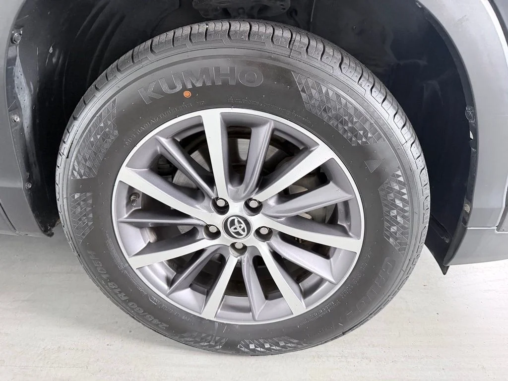 Used 2019 Black Toyota XLE image 4