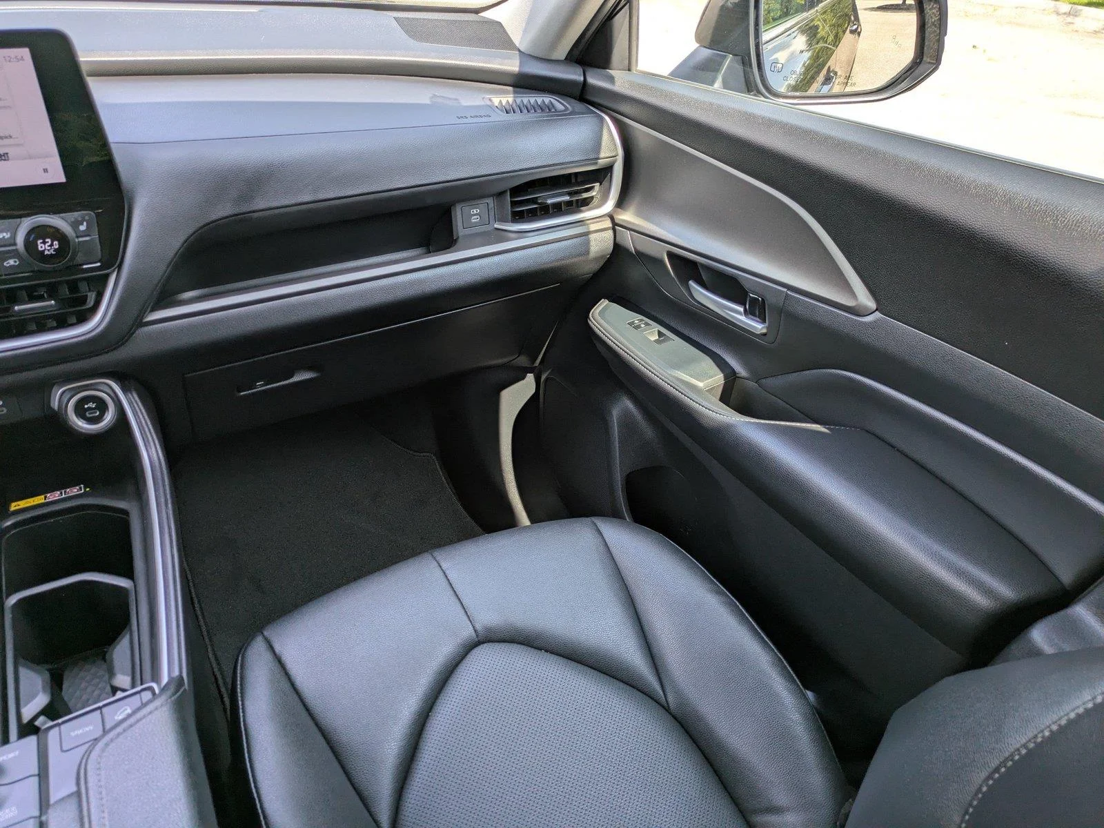 Used 2024  Toyota XLE image 17