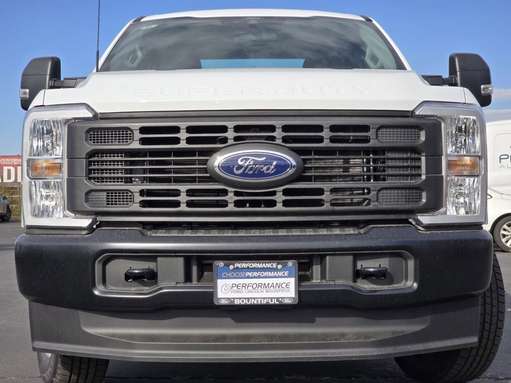 New 2026 Oxford White Ford XL image 3