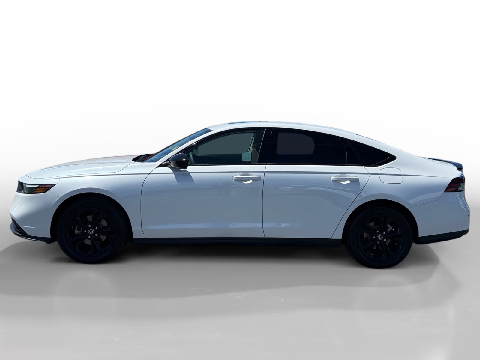 Used 2025 White Honda SE image 2