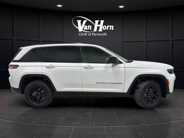 New 2026 Bright White Clear-Coat Exterior Paint Jeep Altitude image 2