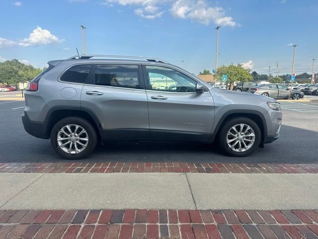 Used 2019 Silver Jeep Latitude image 5