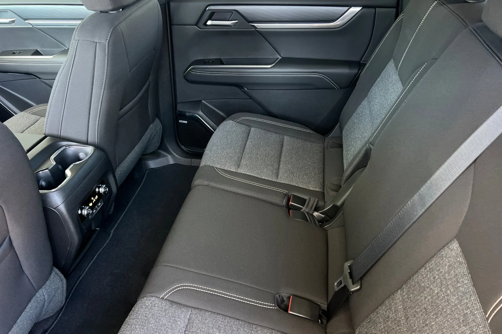 2026 GMC Acadia Elevation - Photo 11