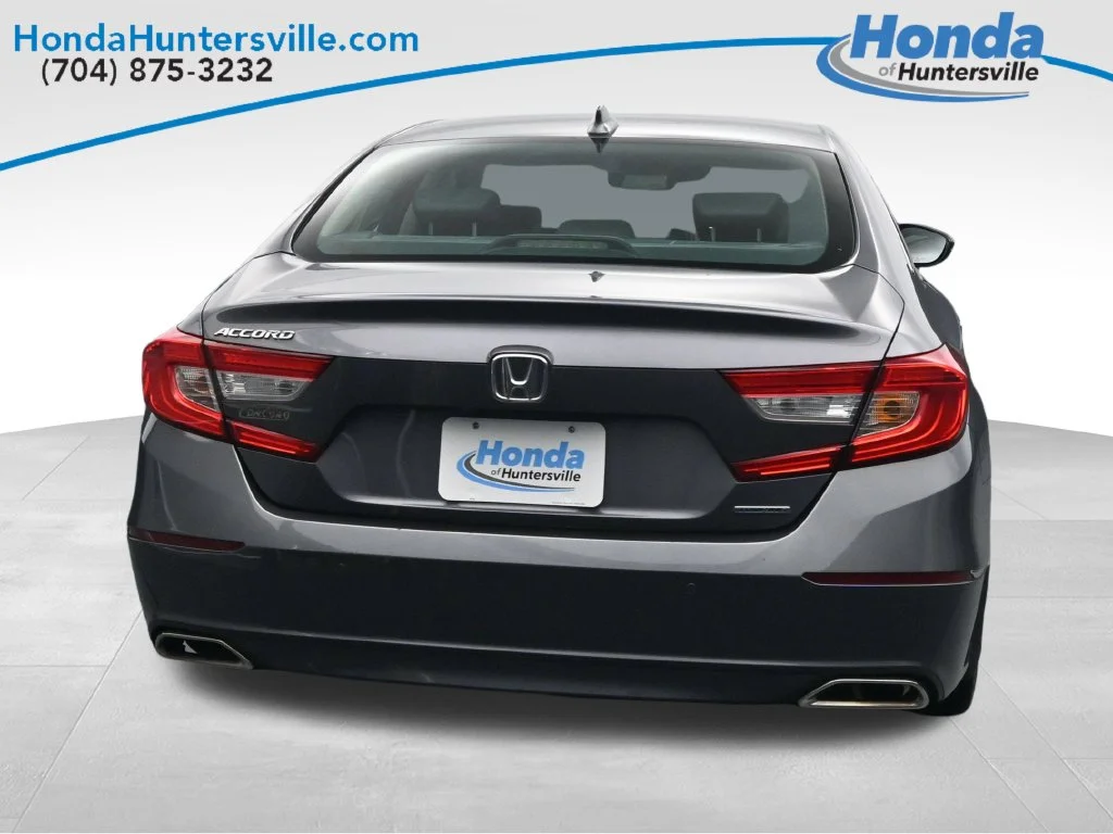 Used 2018 Modern Steel Metallic Honda Touring image 7