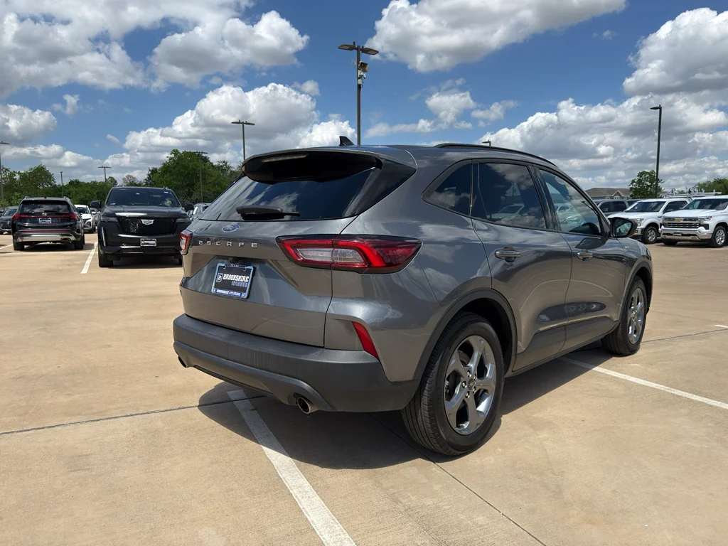 Used 2025 Carbonized Gray Metallic Ford ST-Line image 6