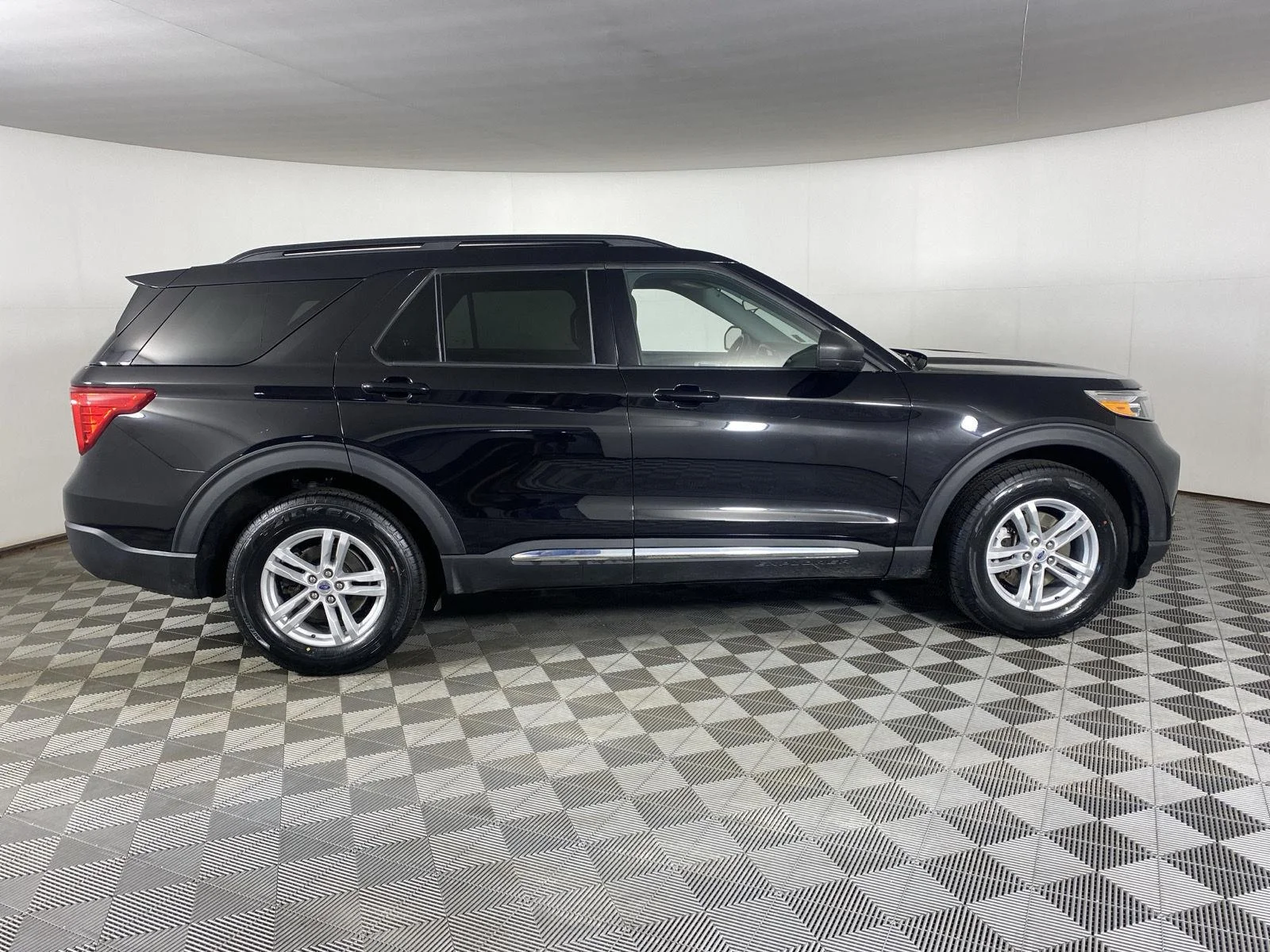 Used 2023 Agate Black Ford XLT image 18