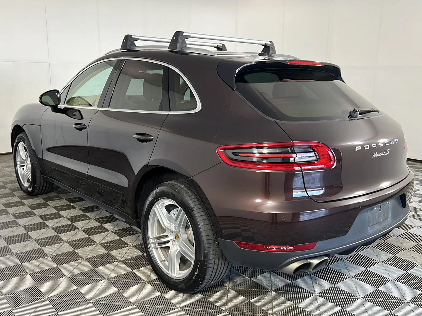 Used 2016  Porsche S image 3