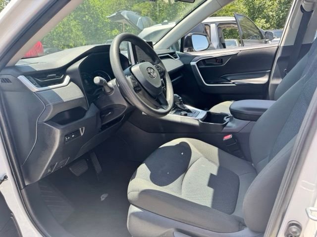 2025 Toyota RAV4 LE - Photo 12