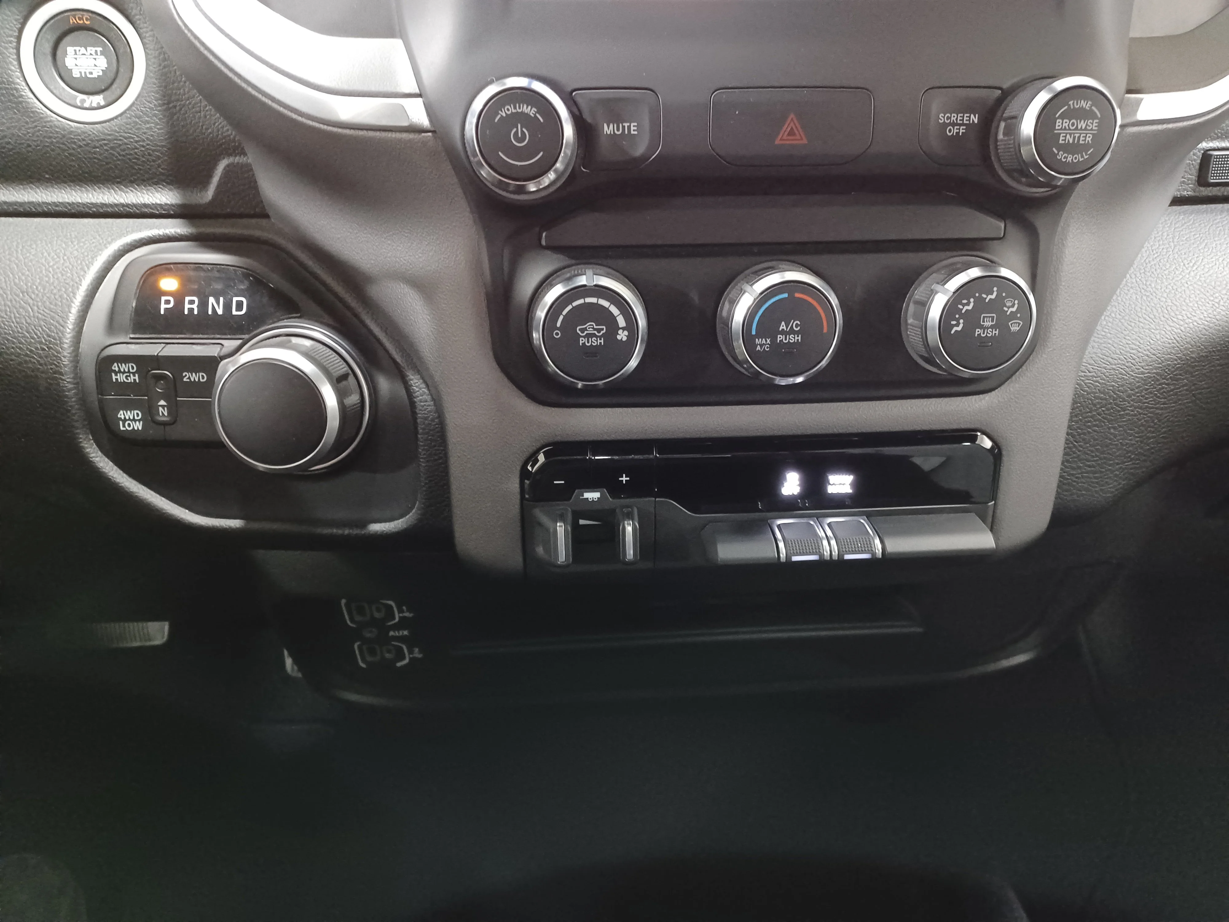 Certified Used 2024 Billet Silver Metallic Ram Bighorn 6.4L HEMI | 4x4 | 6 Pass | 6 Foot Box | Trailer Mirrors & Brake | Park Assist image 17