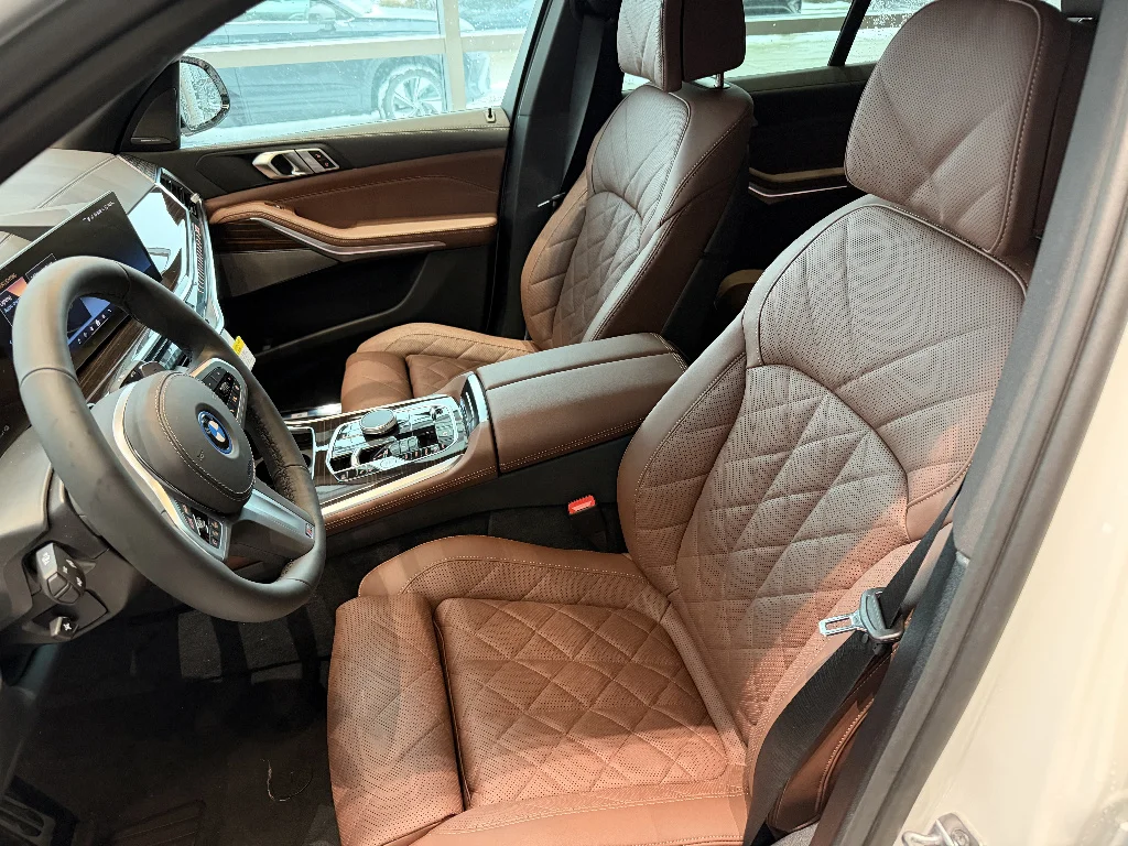 New 2026 Mineral White Metallic BMW xDrive50e image 12