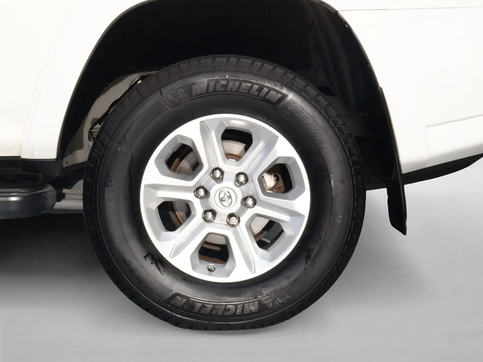 Used 2018 Super White Toyota SR5 image 27