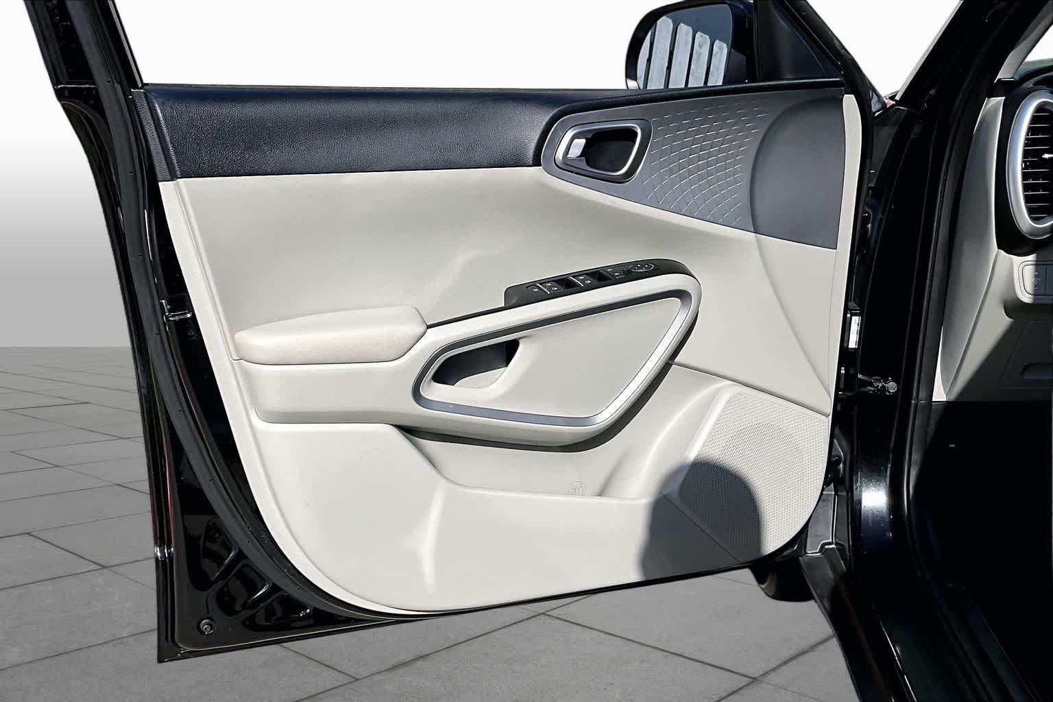 Used 2023 Fusion Black Kia LX image 20