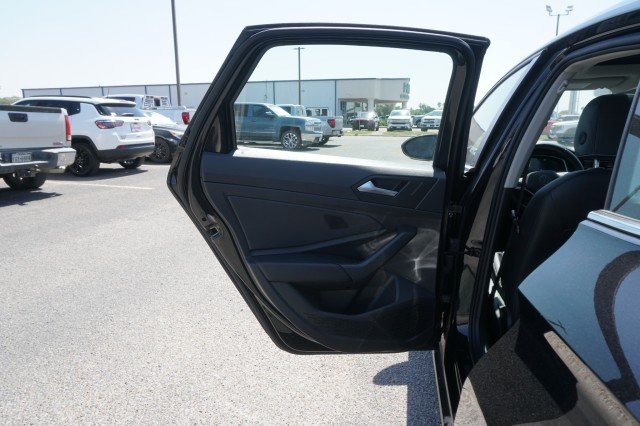 Used 2024  Volkswagen SE image 17