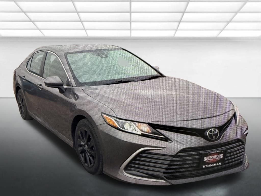2024 Toyota Camry LE's photo