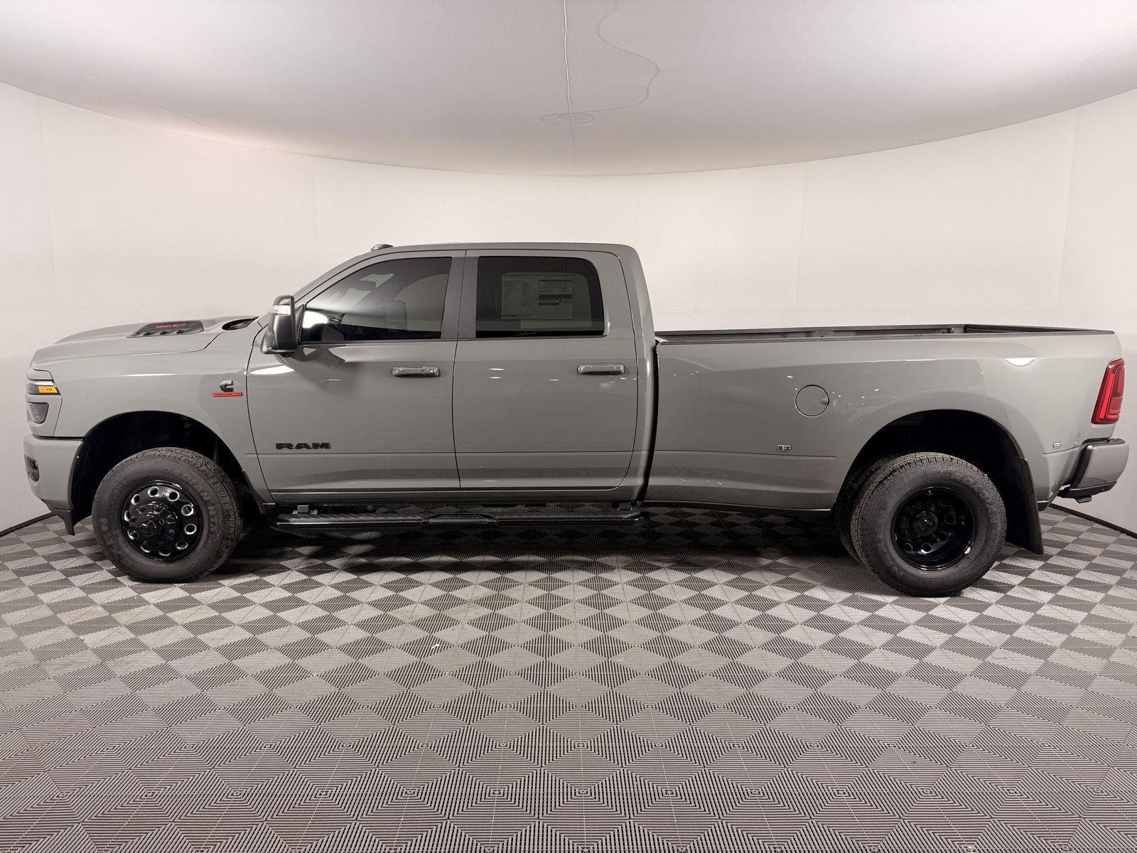 2026 RAM 3500 Laramie - Photo 2