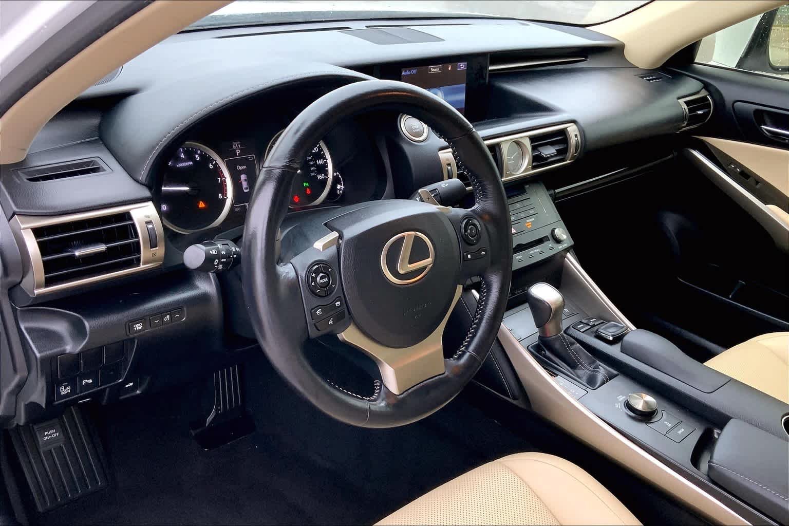 Used 2015 Starfire Pearl Lexus  image 17