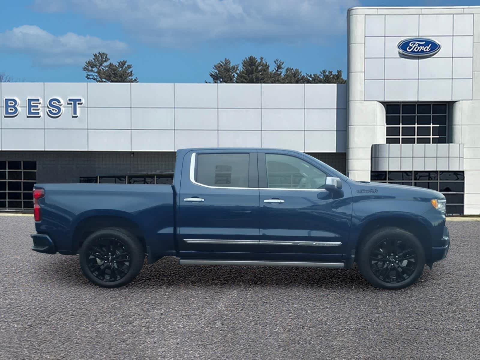 Used 2023 Northsky Blue Metallic Chevrolet High Country image 8