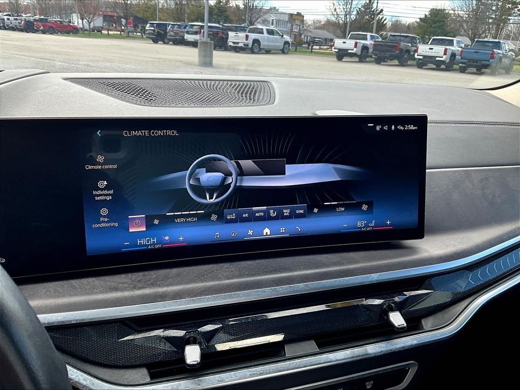 Used 2025 Black BMW xDrive40i image 27