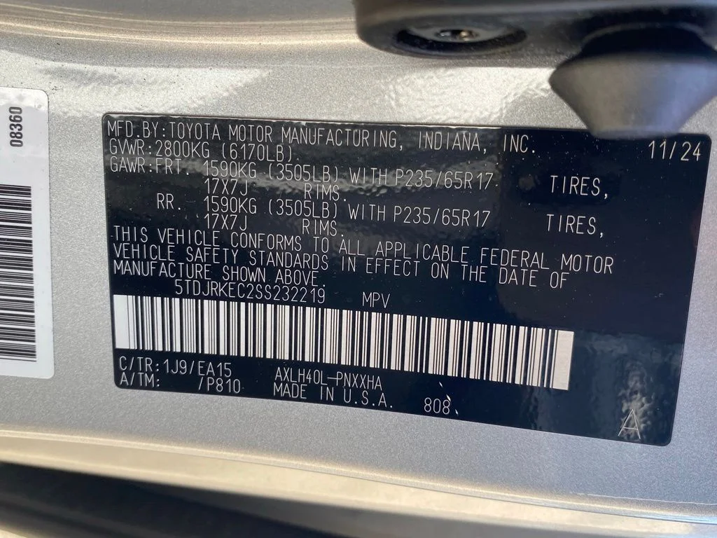 Used 2025 Silver Toyota XLE image 23
