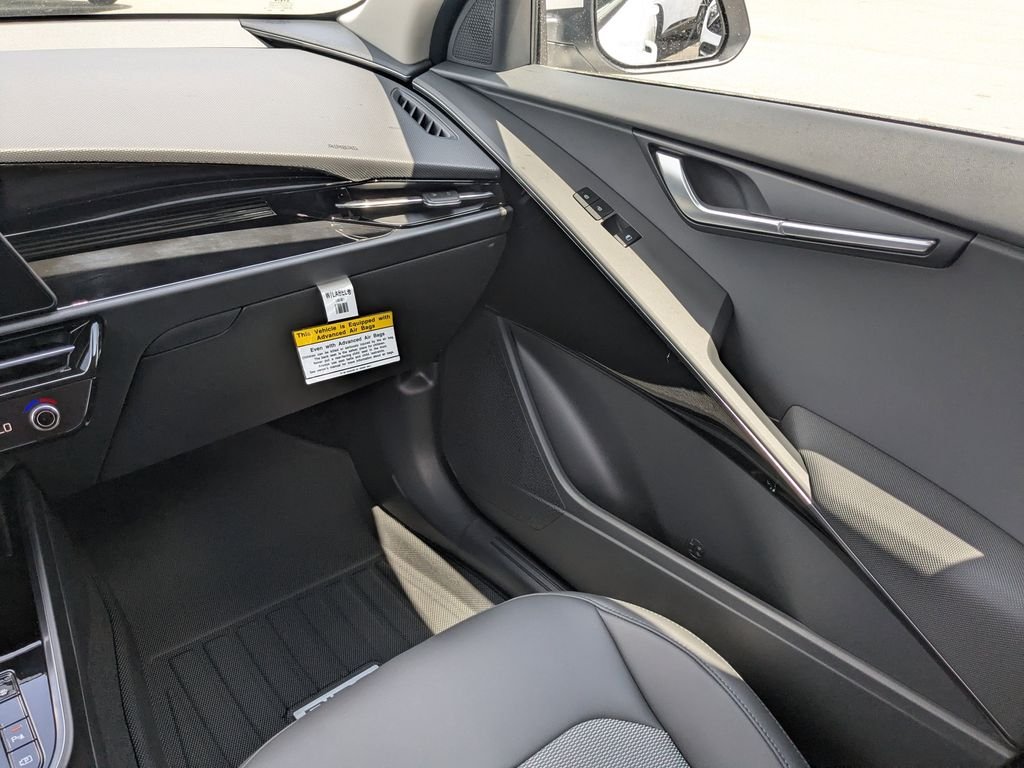 2025 Kia Niro EX - Photo 17
