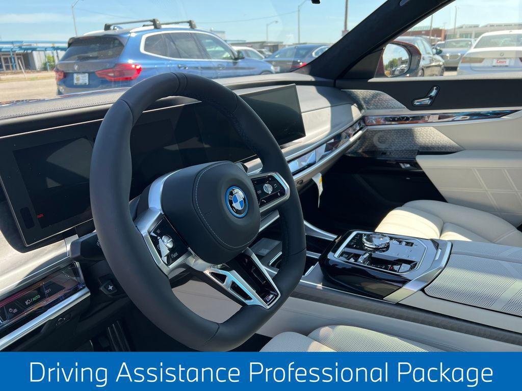 New 2026 Aventurin Red Metallic BMW 750e xDrive image 4