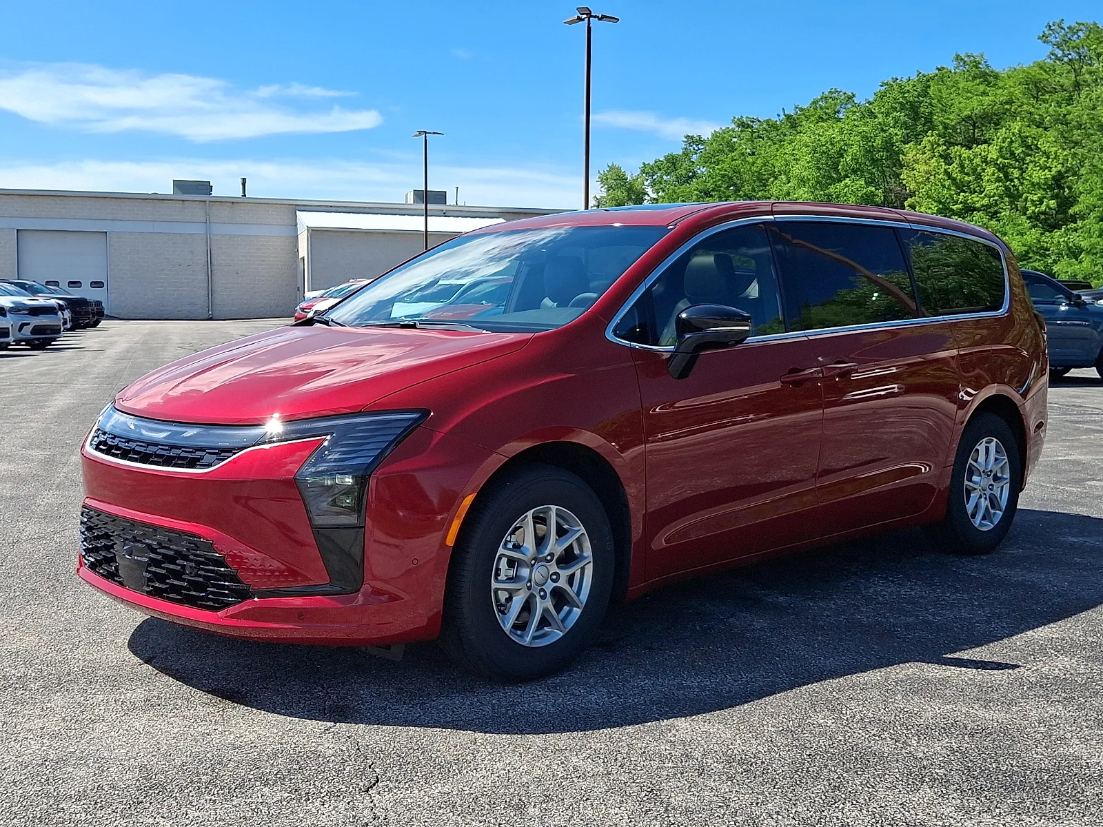 New 2027 Red Hot Pearl-Coat Exterior Paint Chrysler Select image 4