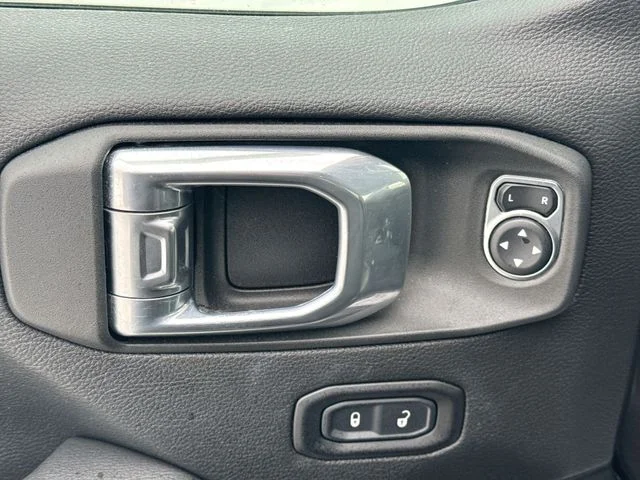 Used 2022 Gray Jeep Unlimited Sahara Altitude image 13