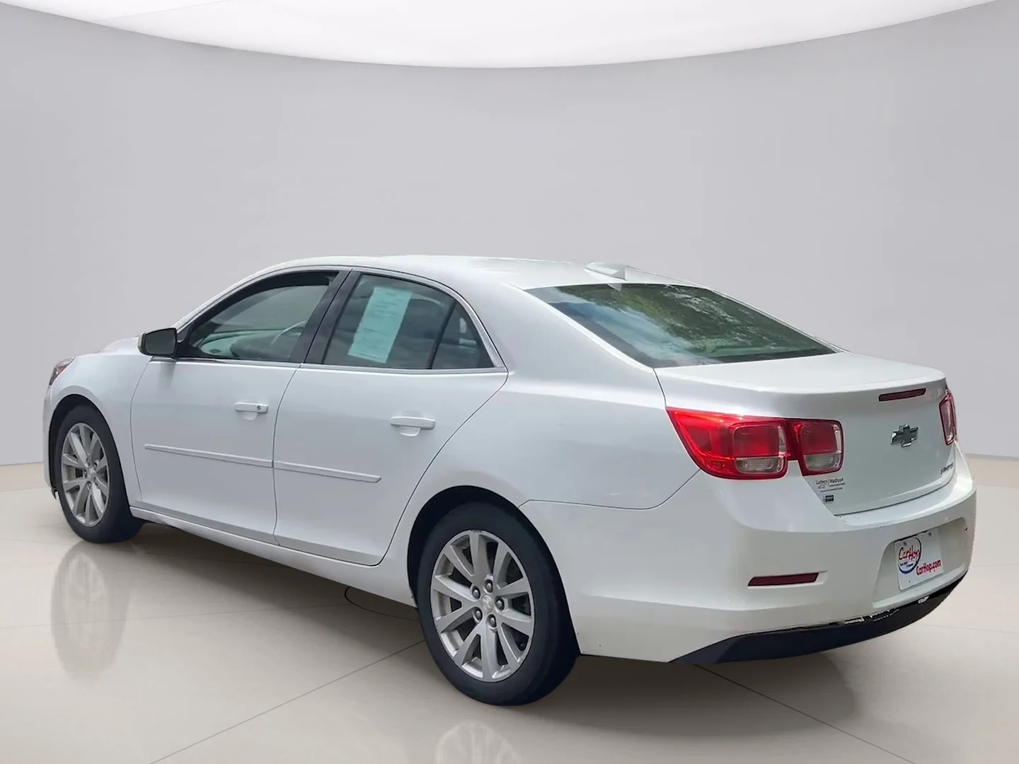 Used 2015 White Chevrolet 2LT image 3