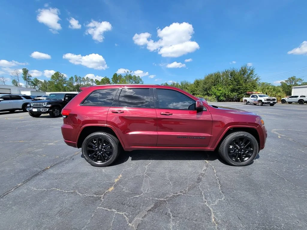 Used 2018 Red Jeep Altitude 4x4 image 7