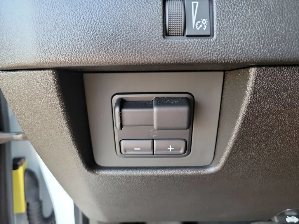 Certified Used 2025 Summit White Chevrolet WT/LT image 18